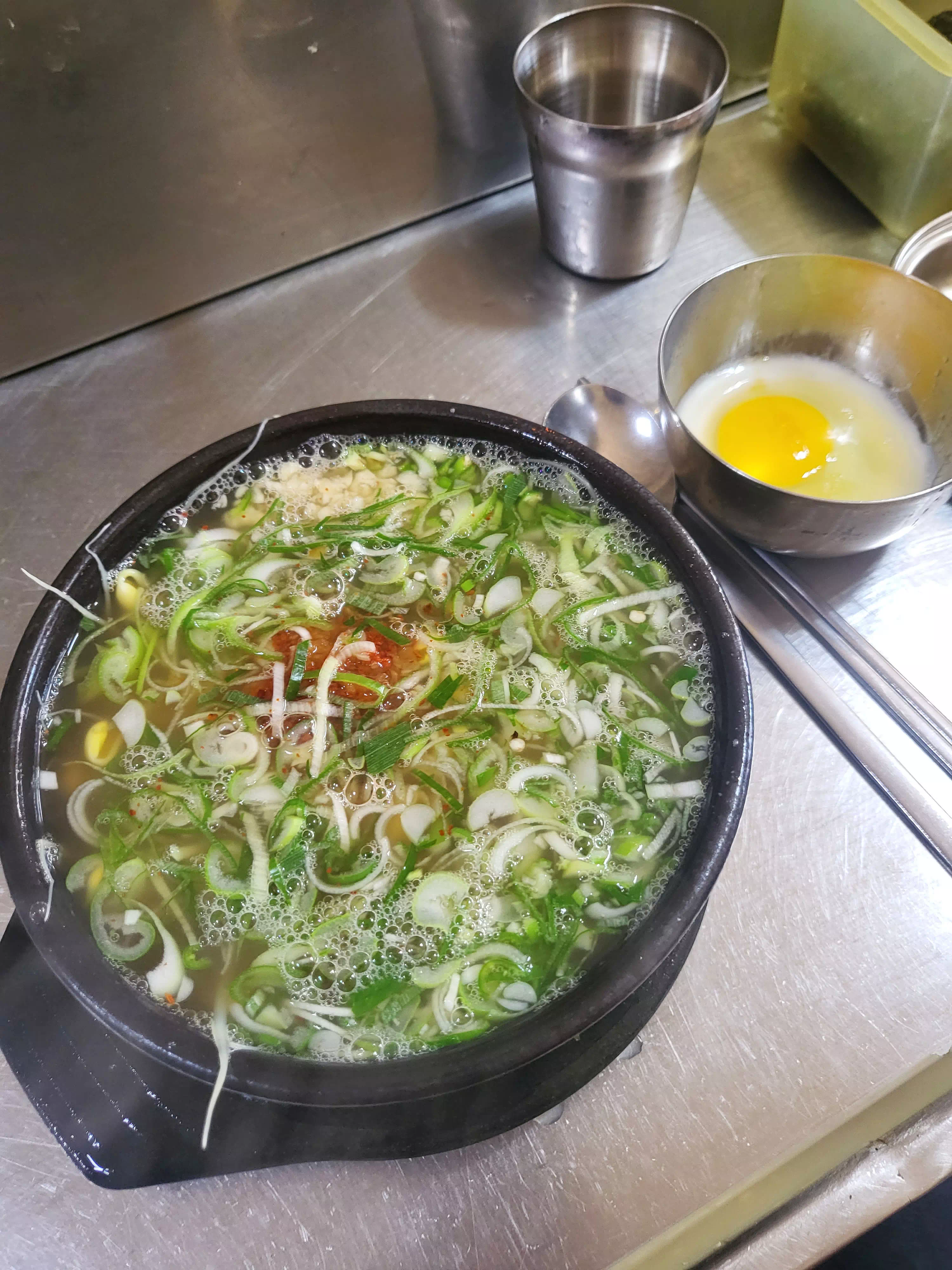 콩나물국밥과 수란