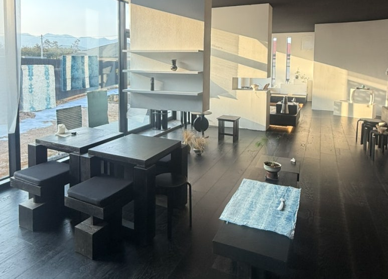 고성 롤리커피 내부