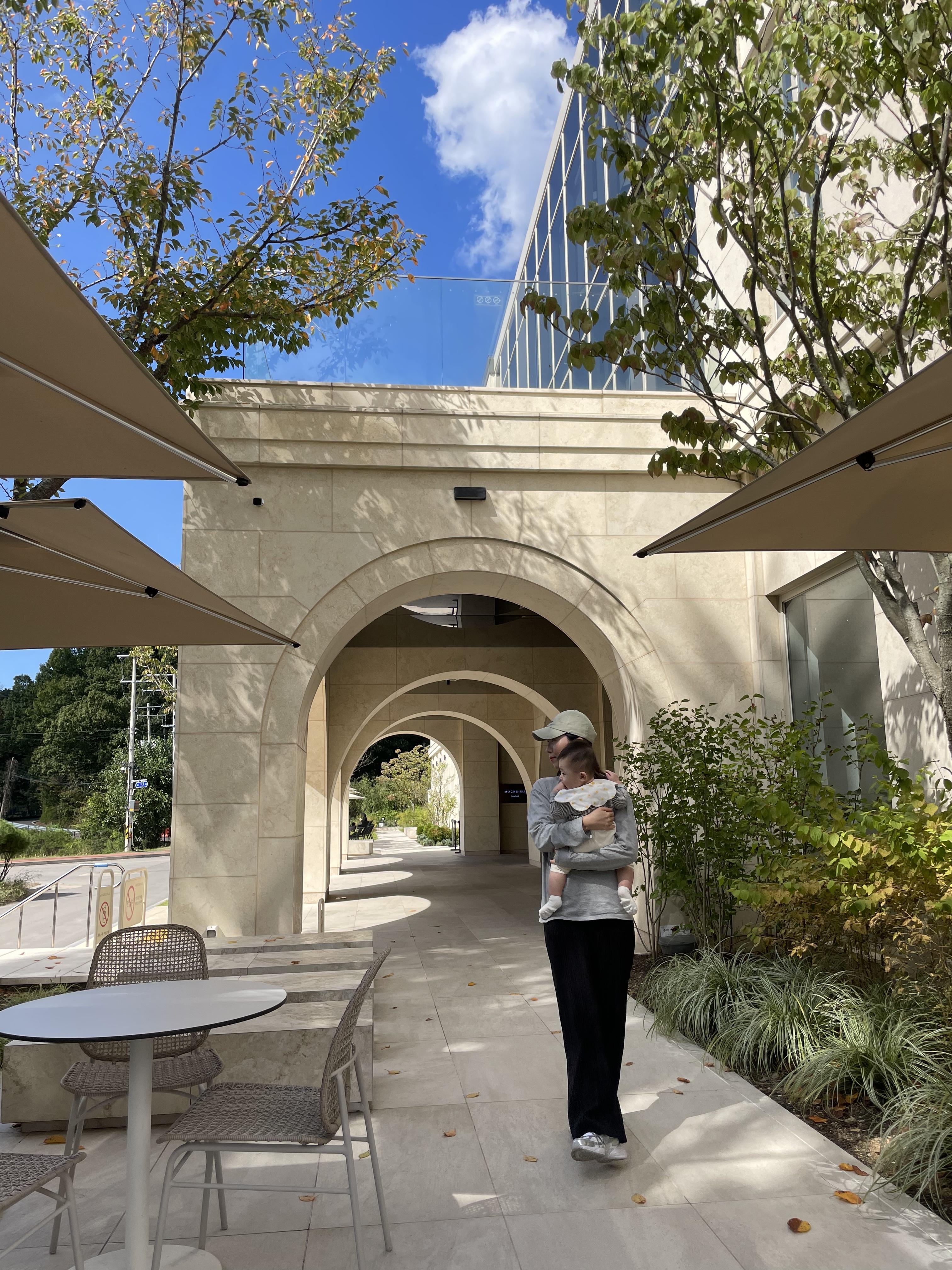 파주 공릉저수지 대형카페 모쿠슈라 프렌치카페