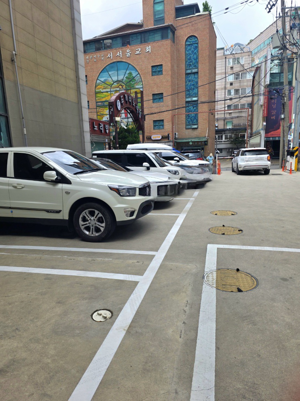 별도의-인력이-없이-운영합니다.