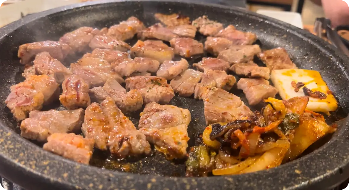 안국역-정원고깃집-목살-구워진-모습