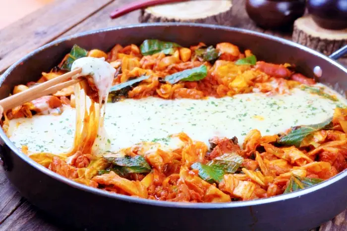줄서는식당 구로디지털단지역 구디단 구디 맛집 서경석 추천 치즈 폭포 항아리숙성 닭갈비와 삼겹살과 닭갈비 콜라보 삼겹닭갈비 맛있는 곳 소개
