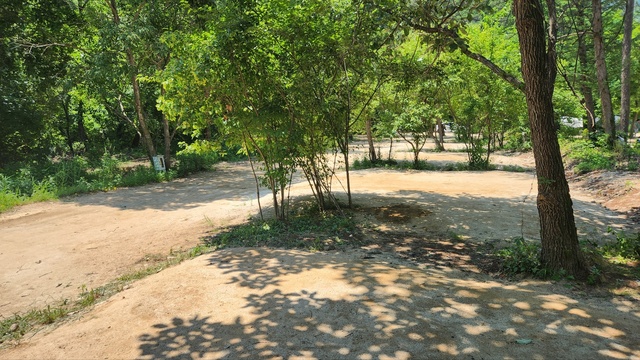 두루뭉 캠핑장 숲속사이트