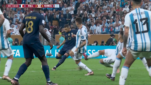연장 후반 10분, 패널티킥 얻어내는 음바페 슛