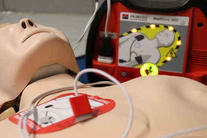 추석 응급실 진료 병원 찾기와 관련하여 응급상황에서 처치 중인 모습