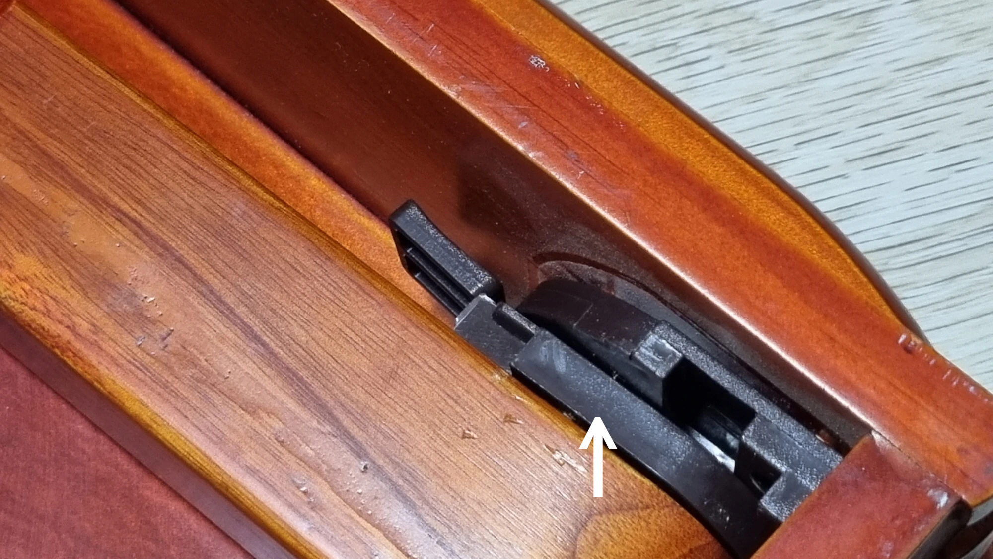 상다리 연결 부속