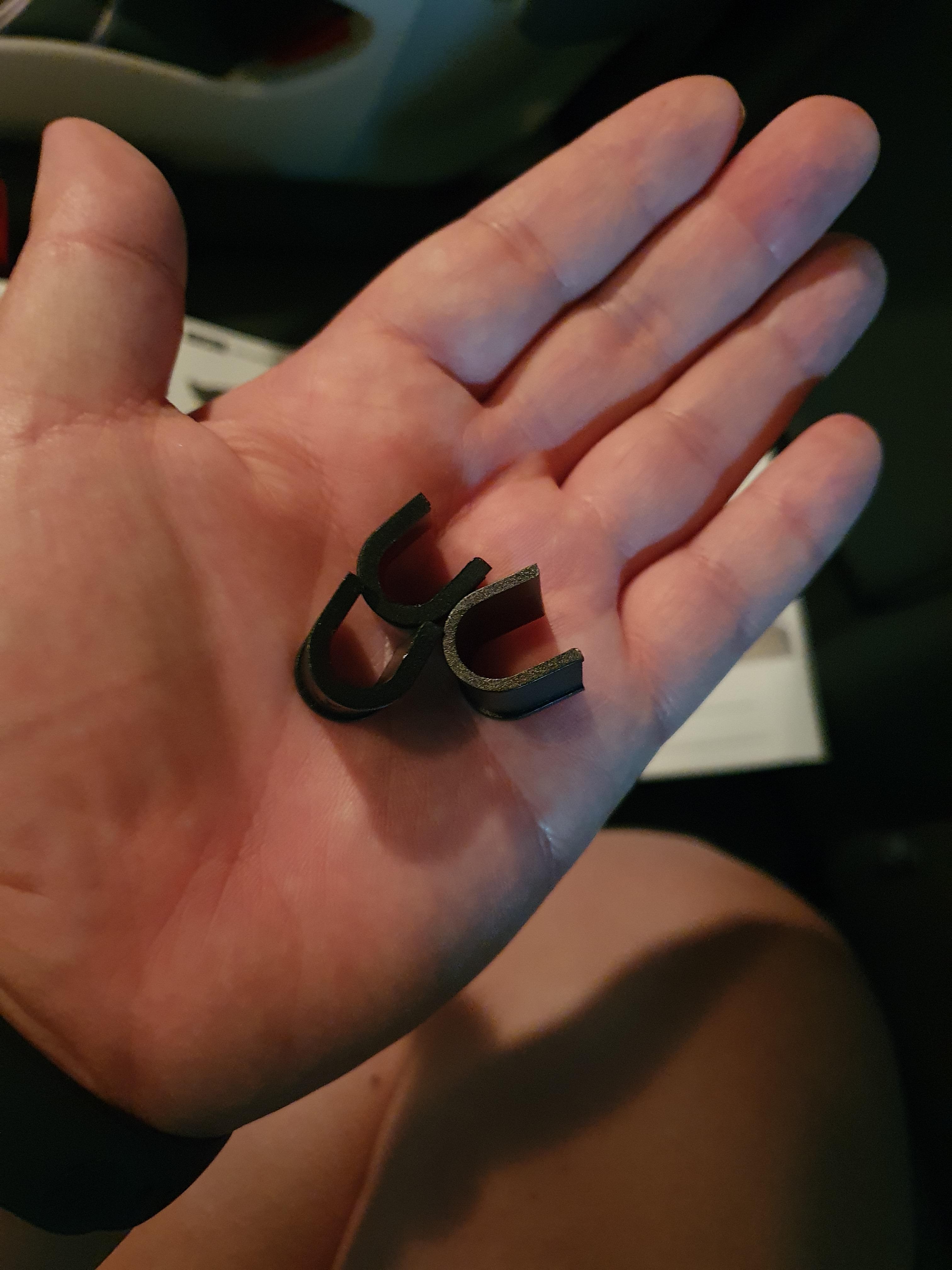 2열 좌석 헤드레스트 고정 가이드 핀 2종류