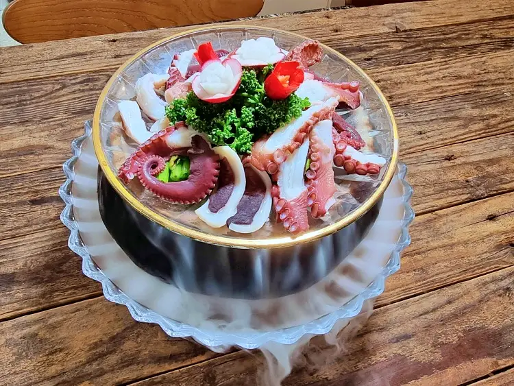 줄서는식당 김지민 고은아 추천 랍스터회, 랍스터찜, 피문어 해천탕, 해산물 랍스터 라면, 랍스터 코스요리 맛있는 식당 종로 익선동 맛집 소개
