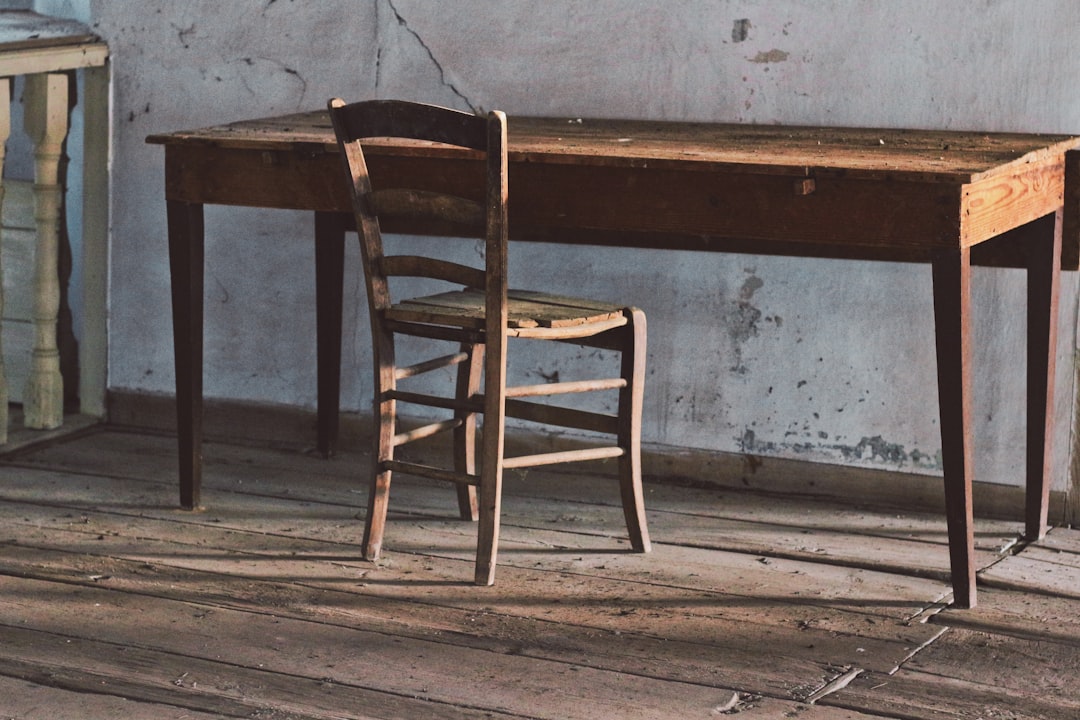 '흑변'의 가장 중요한 명사는 'Stool'입니다.