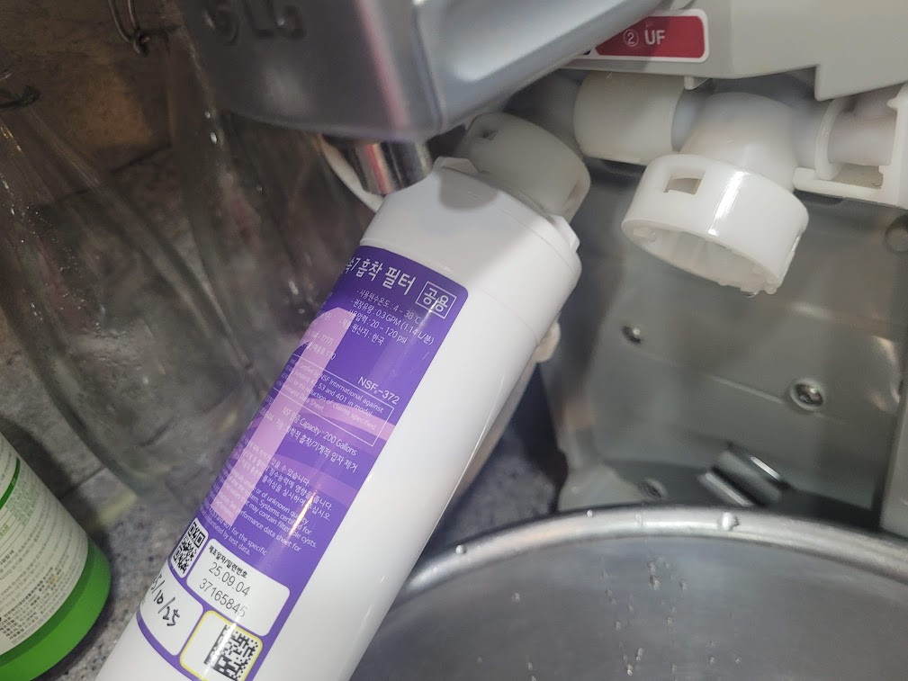 퓨리케어 정수기 필터 장착