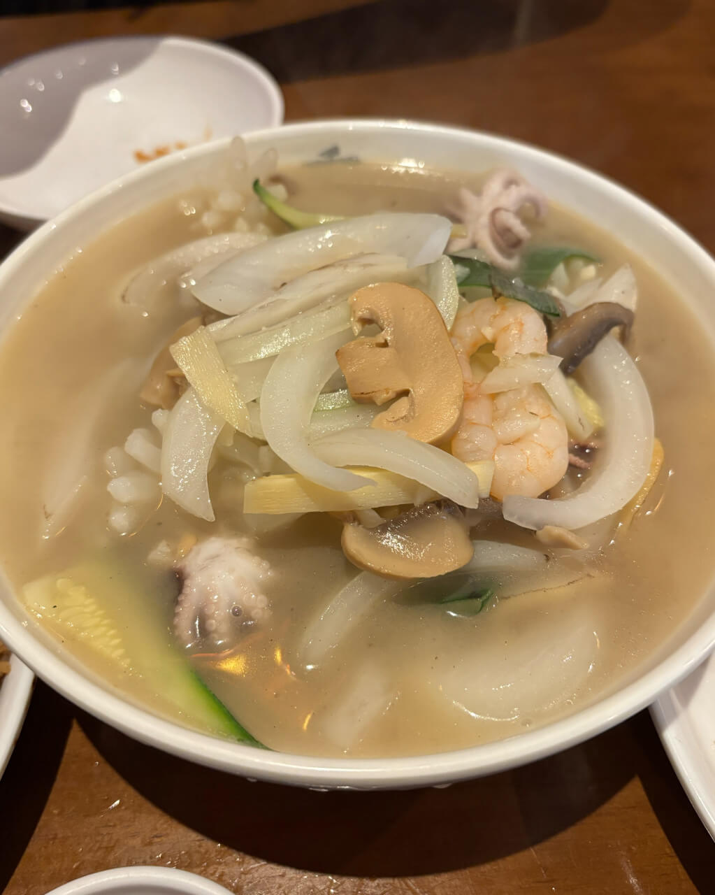 오늘N 2511회 격파 중식로드 서울 용산 중식 맛집 짬뽕 국물에 달걀볶음밥을 말아 먹는 이색 국밥 중화 국밥 및 갈릭빈 새우 맛집 중화객잔 수