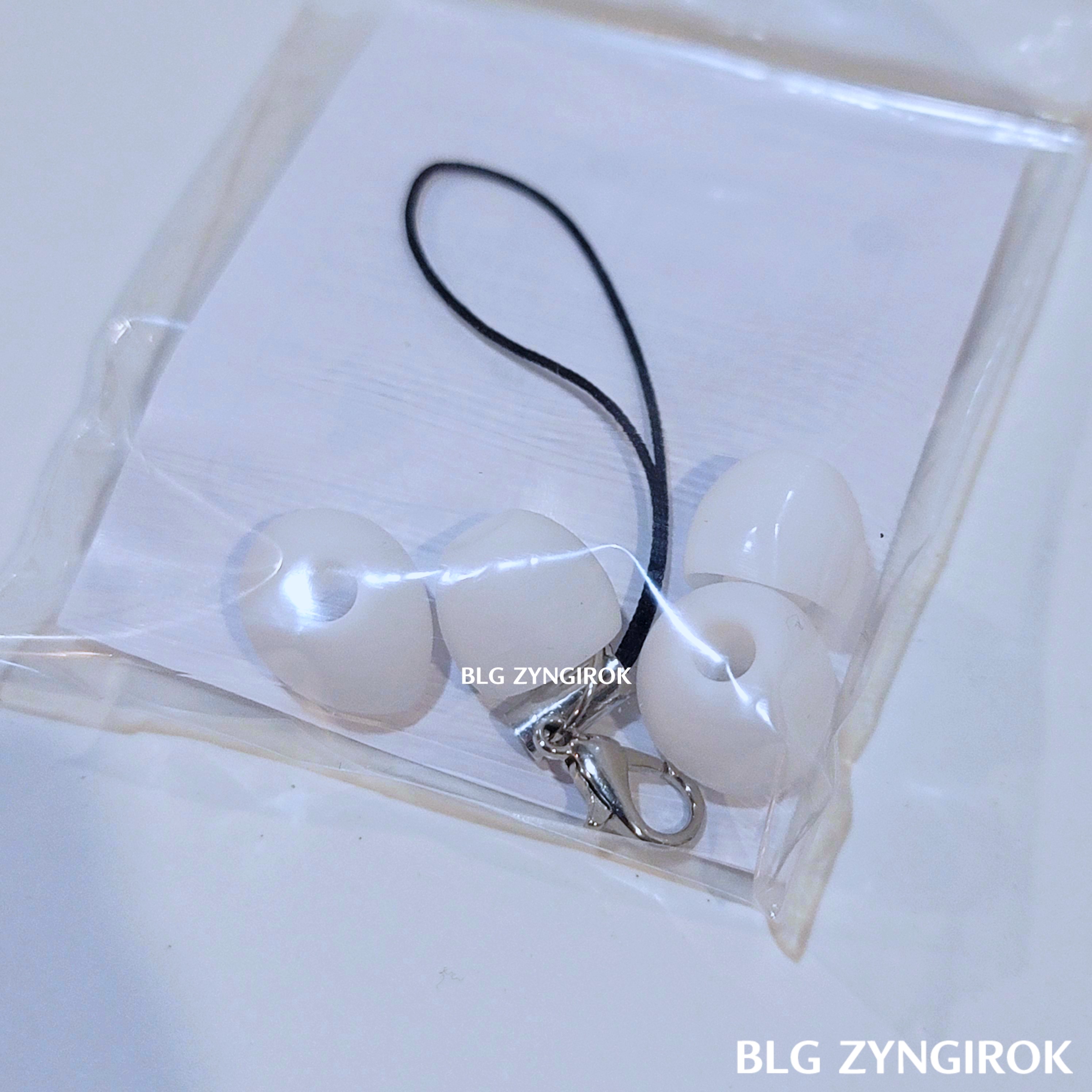 BT21 소음방지 귀마개 - 이어캡 여분과 키링 걸이 모습이다.