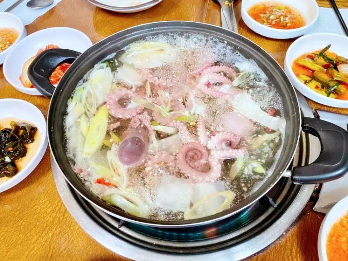 소문의맛집 시원한 박속낙지탕과 낙지볶음 태안 맛집 추천