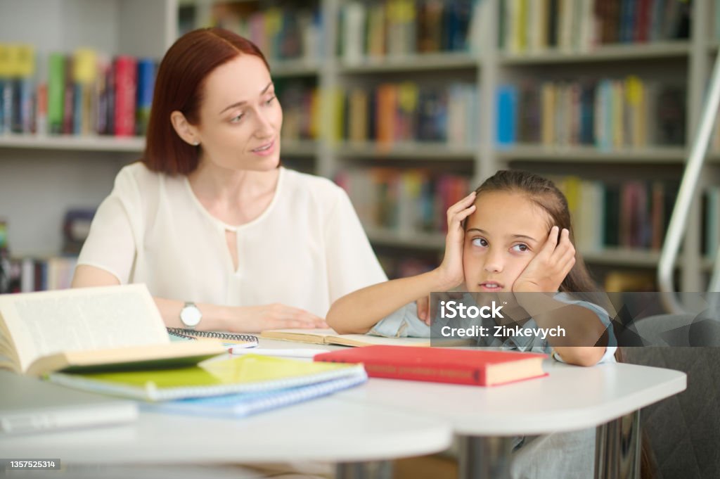 사교육으로 힘들어하는 아이관련사진