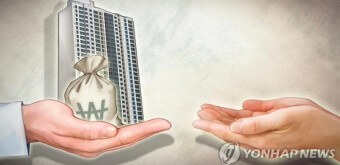 건물과-현금이-유산으로-남아-두손으로-곱게-받는-모습