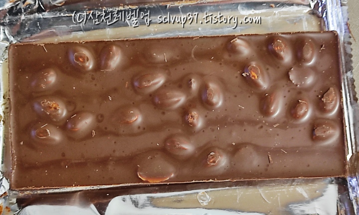 초콜릿 뒷면 아몬드 형태