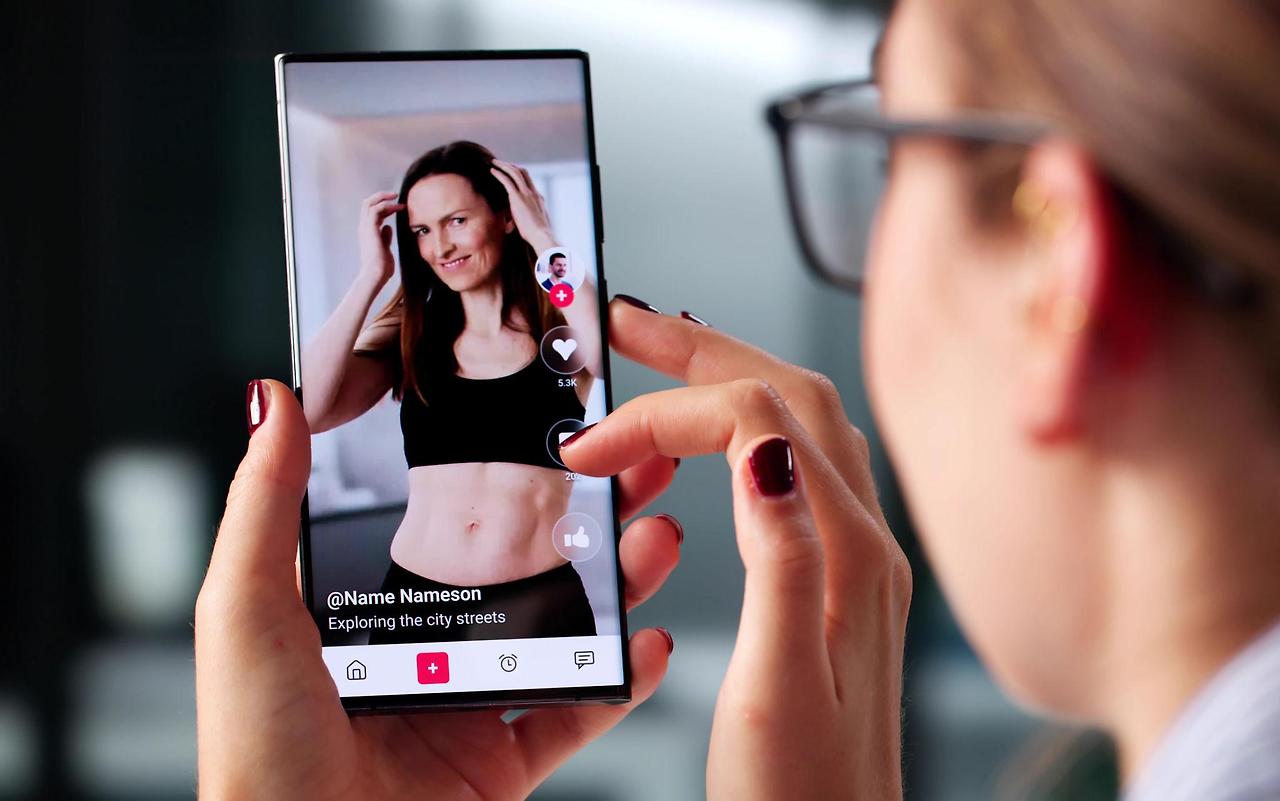 스마트폰 AI 영상 추천 원리 완벽 이해와 알고리즘을 내 편으로 만드는 실전 활용 전략