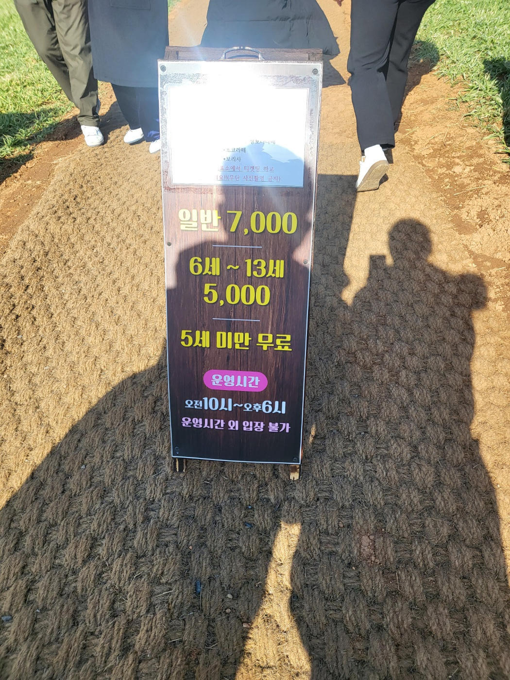 보령 청보리밭(천북 카페), 청보리창고