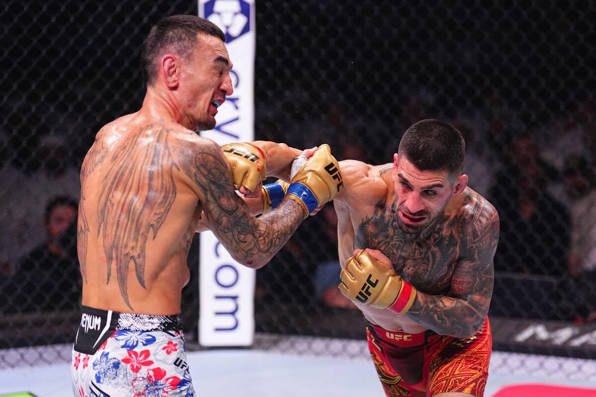 UFC 308 토푸리아 할로웨이