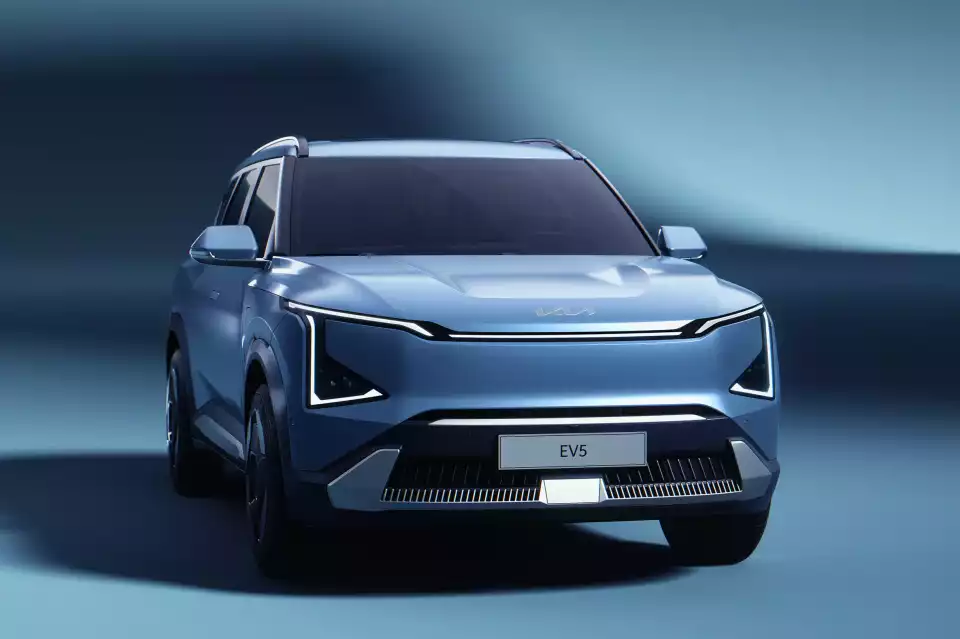 기아 EV5 앞모습입니다.