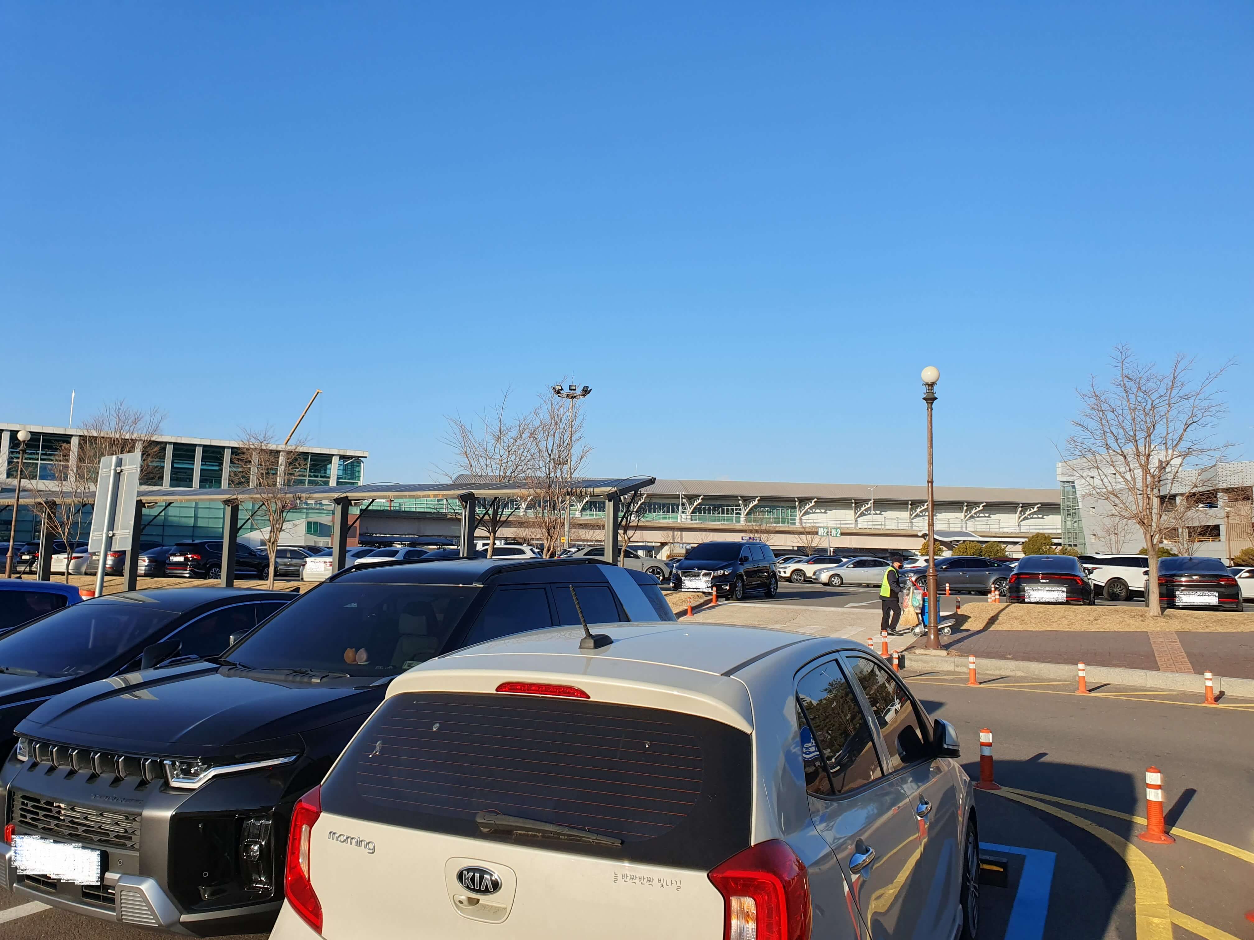 김해국제공항 국내선, 국제선 여객주차장 전경