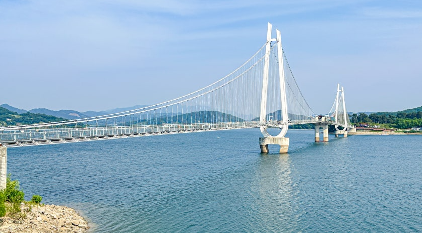 탑정호 출렁다리