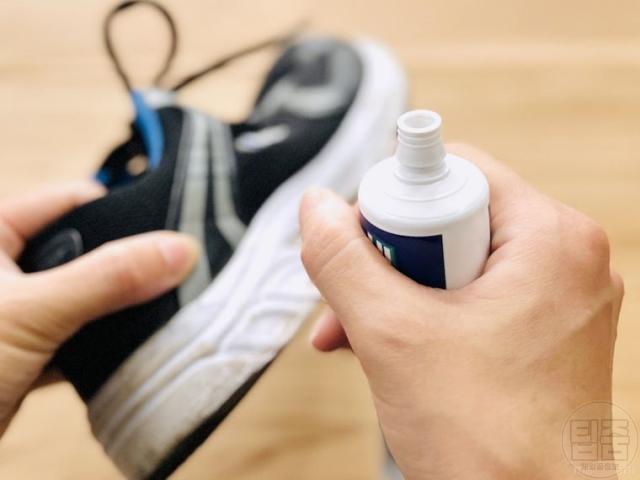 운동화 밑창 얼룩 제거 세탁 하얗게 만드는법