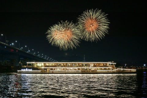 한강 크루즈 뷔페: 로맨틱한 서울 야경과 미식 여행