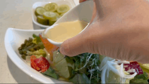 워커힐 피자힐 - 훈제연어 샐러드 드레싱 투하 영상