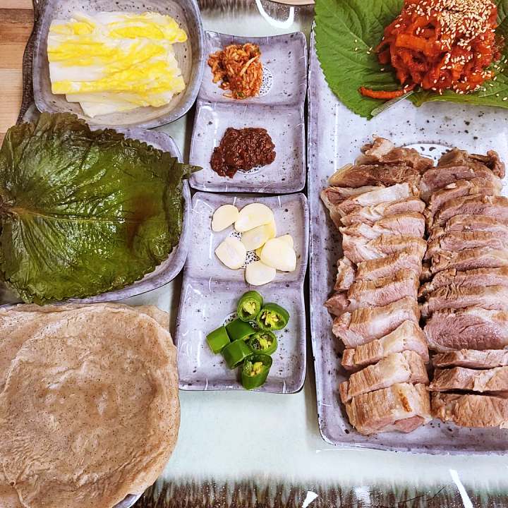 식객 허영만 백반기행 신소율 편 흑돼지보쌈 비빔막국수 수육 코다리막국수 고기국수 원주 맛집 소개