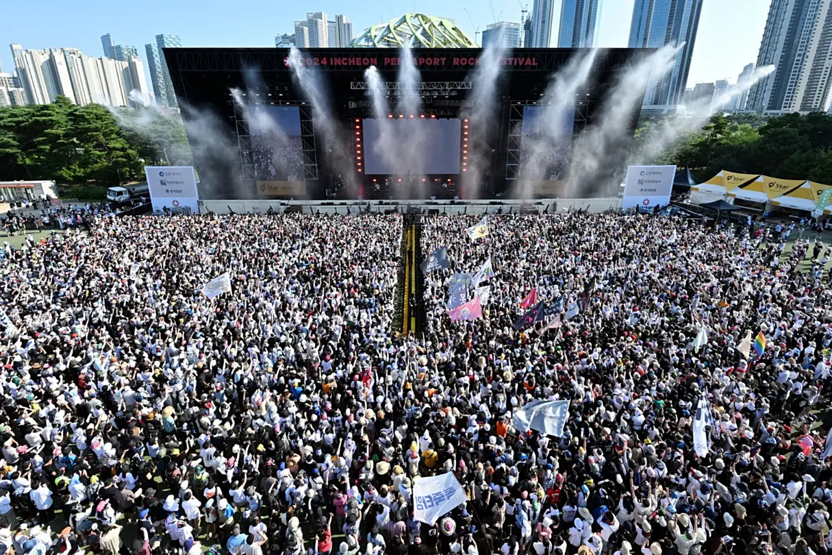 인천 펜타포트 락 페스티벌 열광적인 공연 모습