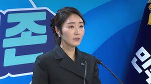 '발달장애아 엄마 투사'에서 여가부 장관 후보자로 지명된 강선우 의원 프로필