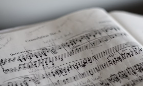 악보에 글자를 적은 사진