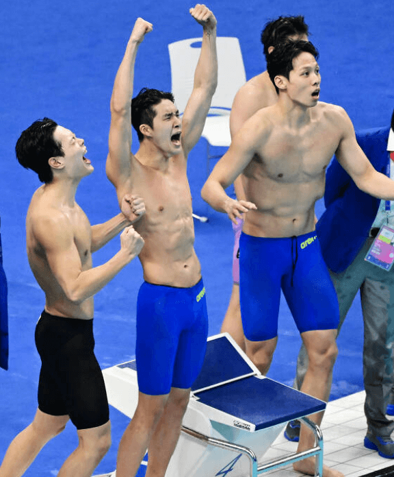 계영 800m 신기록