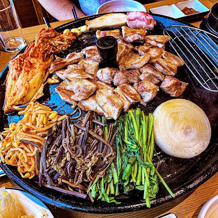 토요일은 밥이좋아 시흥 은행동 호수공원 볏짚 발효 숙성 삼겹살 맛집 전라도 김치 묵은지 목살 항정살 숙성고기 현지인 추천 토밥 좋아 방송정보