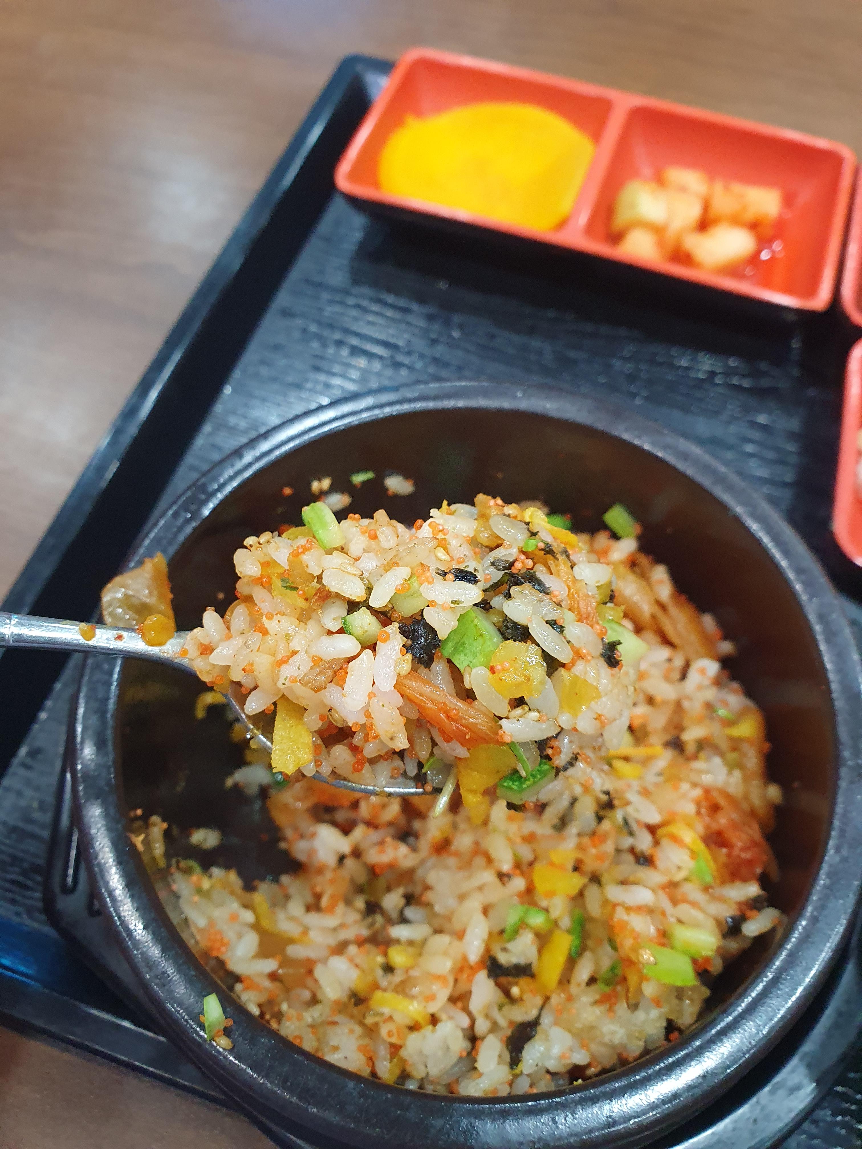 충남대 병원 지하 맛집 미소야 알밥 고명이 많이 들어가서 좋다.. 밥양은 조금 부족함.