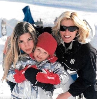 트럼프 임기 지지율 탄핵 연설 가족관계도 아들 아내 프로필