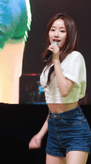 에이프릴 이나은 움짤