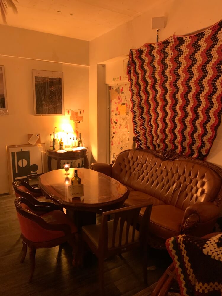 4인이상 엔틱 한 소파 자리