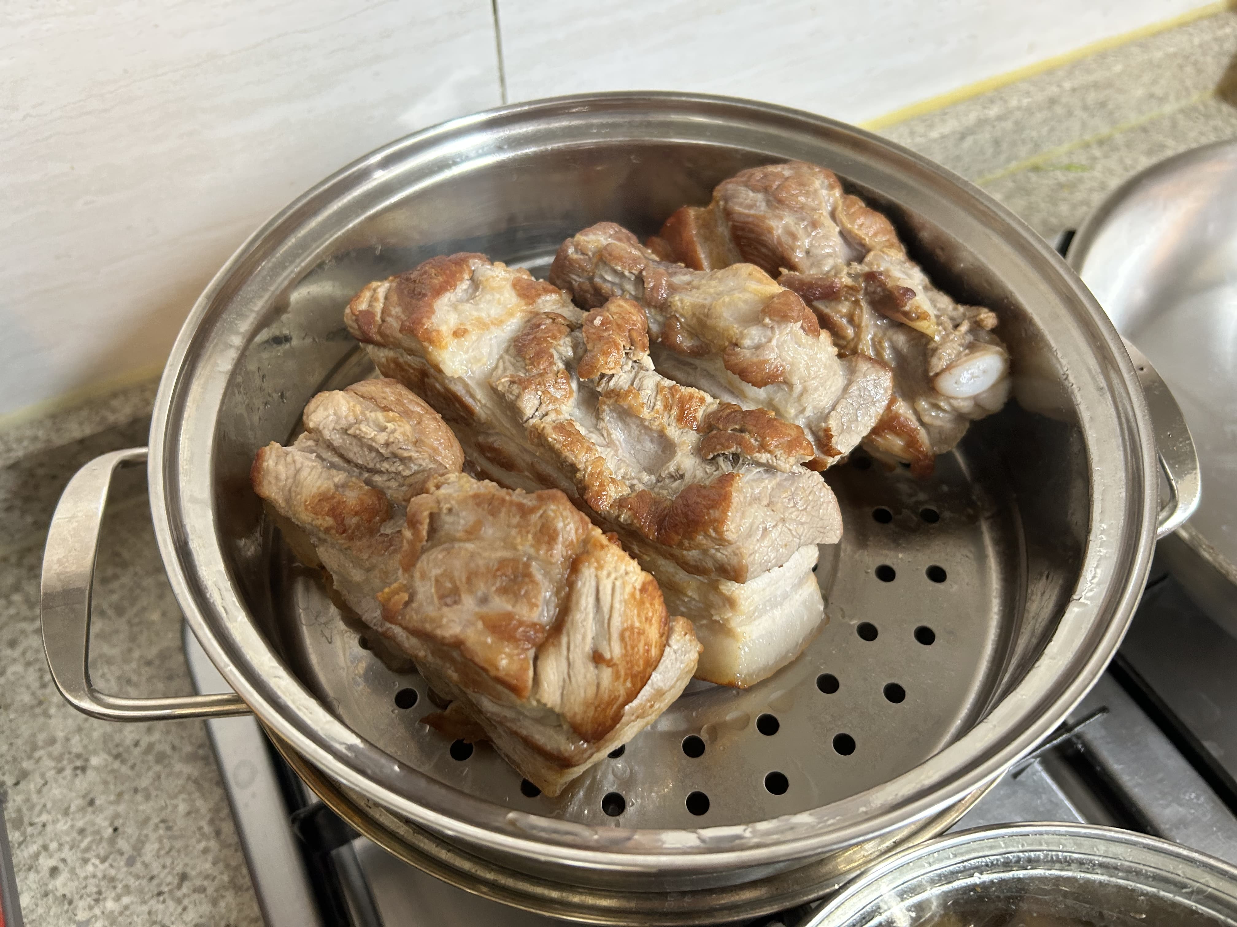 [chef&amp;#44; Daddy] 삶지 않고 찌는 수육 레시피｜팬 없이도 촉촉한 오겹살 수육 비법!