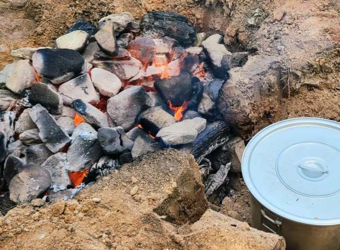 이만기 동네한바퀴 시즌2 무주 덕유산 삼굿구이 맛집 돼지고기와 감자 달걀 솥 돌찜 체험 문의 소개