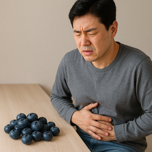 “배 아파하는 사람 옆 블루베리” – 과다 섭취 시 복통·설사 부작용 표현