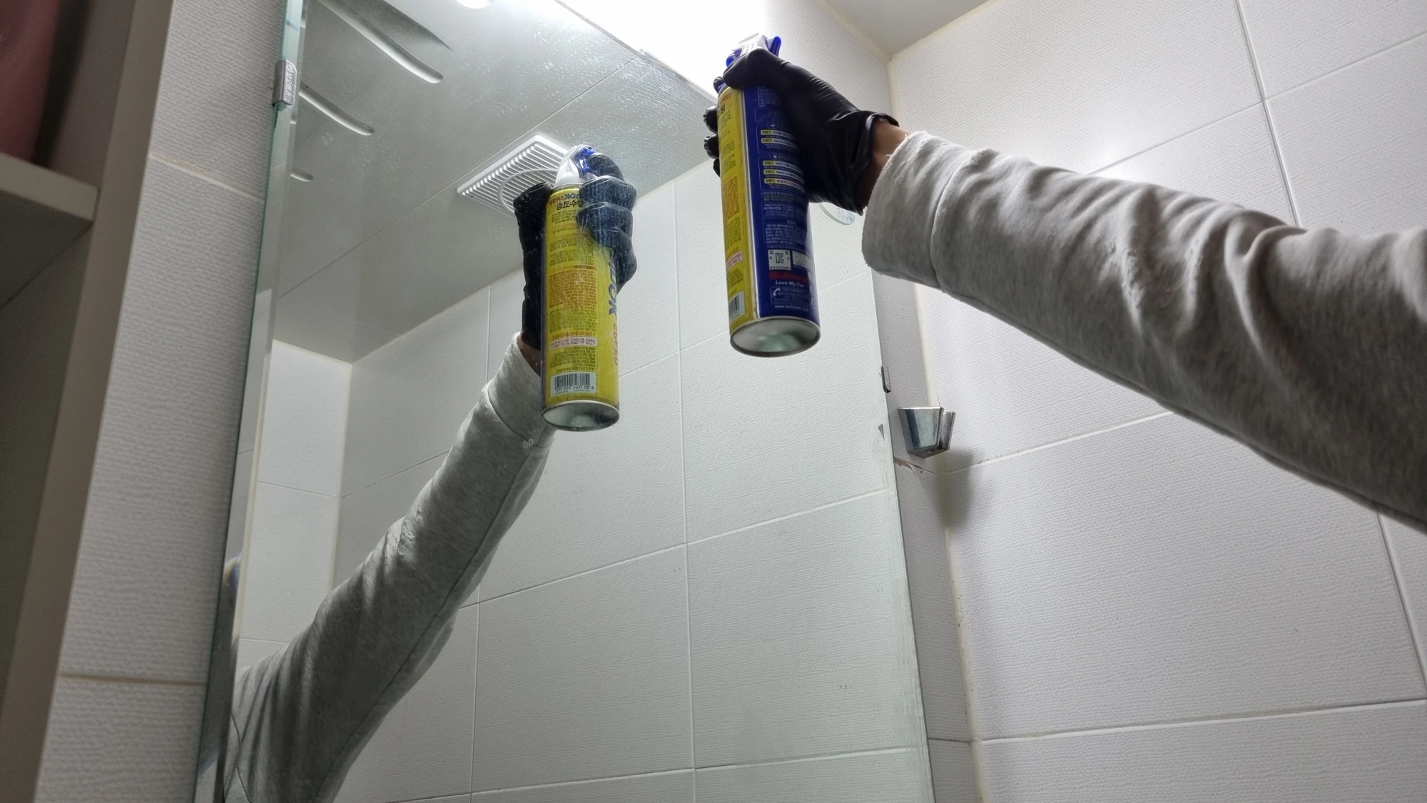 발수코팅제 뿌리는 모습