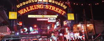  펍&amp;#44; 라이브공연&amp;#44; 노점상&amp;#44; 쇼핑몰 모두 집결 (출처:123RF/트립어드바이져/하나투어)