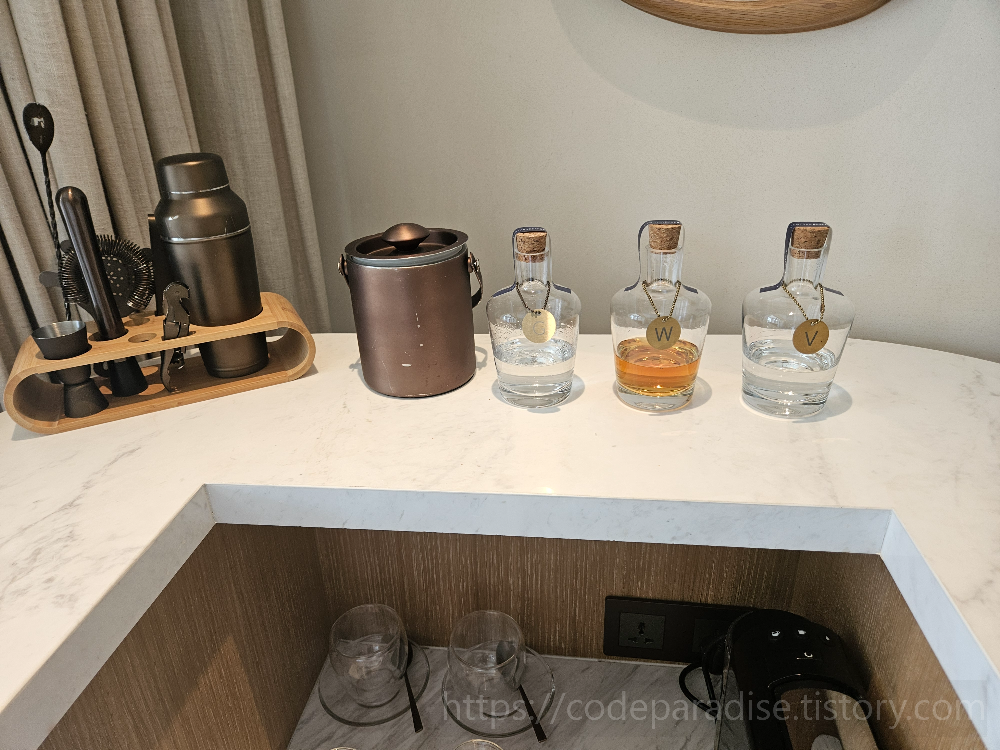 호텔 객실 내부 사진