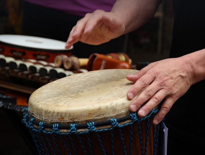 우리는 왜 음악에 맞춰 몸을 움직일까?뇌와 리듬 사이의 신비로운 연결