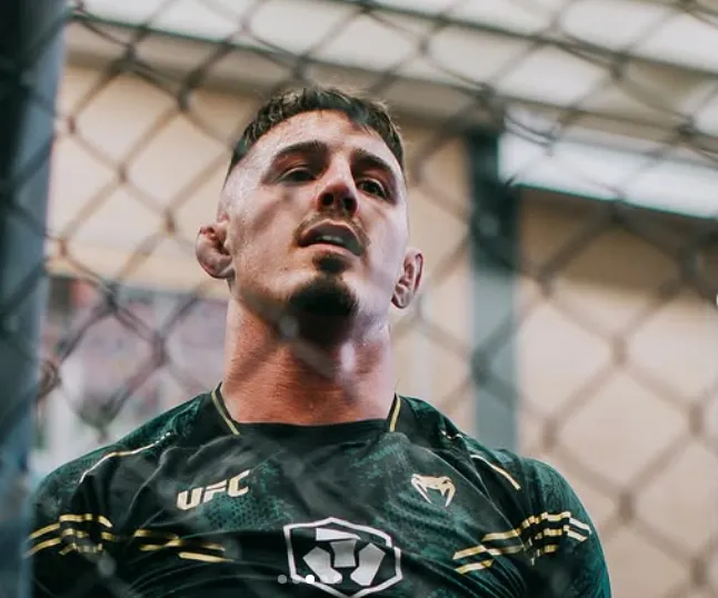 존존스 톰아스피날 전적