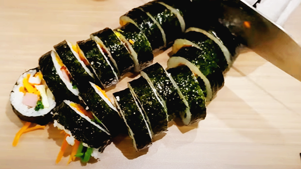 김밥 썰어