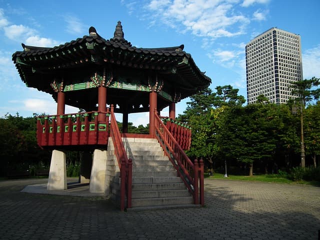 목조건축의 재발견: 한옥의 친환경 자재가 만드는 지속 가능한 도시
