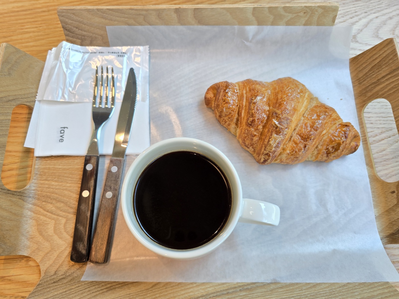 크로아상과 커피